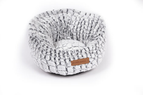 Material: PV plush, PP fiber insideSize: 40 x 40 x 28 cm